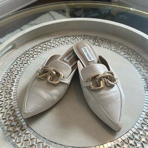 Steve Madden Friends Pointed ToeMule in Bone. Polished chain hardware | Sz 9 EUC